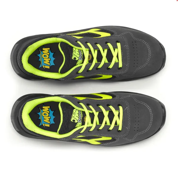 Yellow Red Lion cima